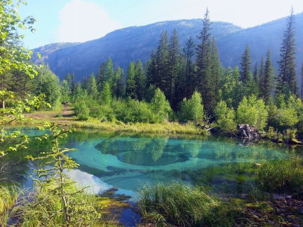 Гейзерное озеро в Горном Алтае фото