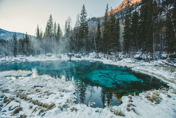Гейзеровое озеро горный Алтай