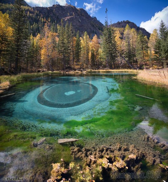 Голубое Гейзеровое озеро на Алтае