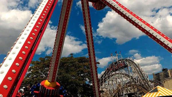 Московский Диснейленд американские горки