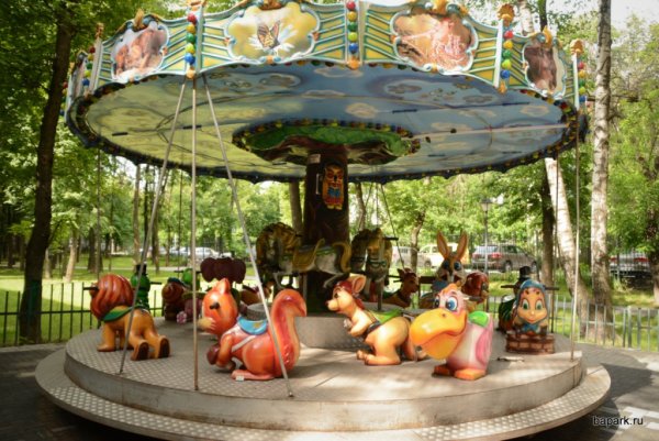 Карусели в Бабушкинском парке