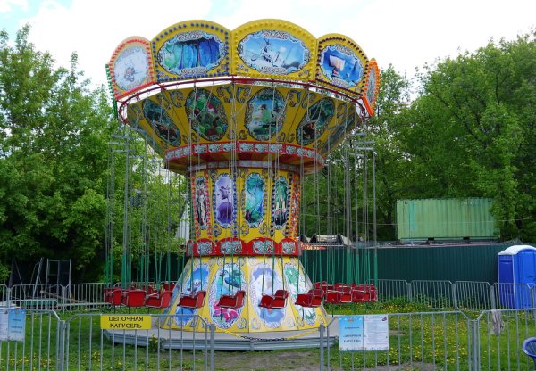 Цепочная Карусель в парке Горького