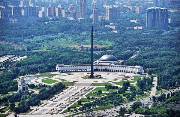 Мемориальный комплекс парк Победы в Москве