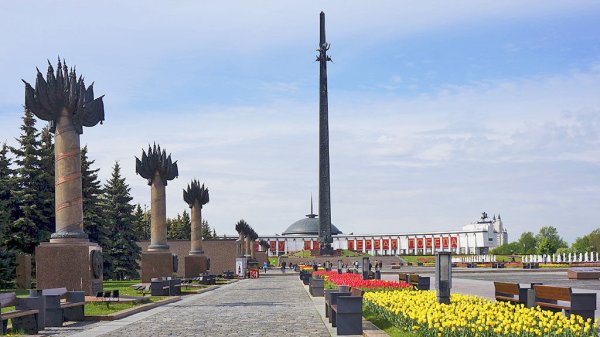 Памятник Победы на Поклонной горе в Москве