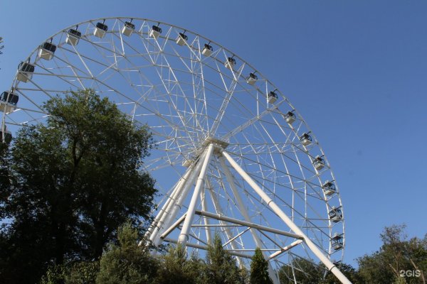 Парк революции Ростов колесо обозрения