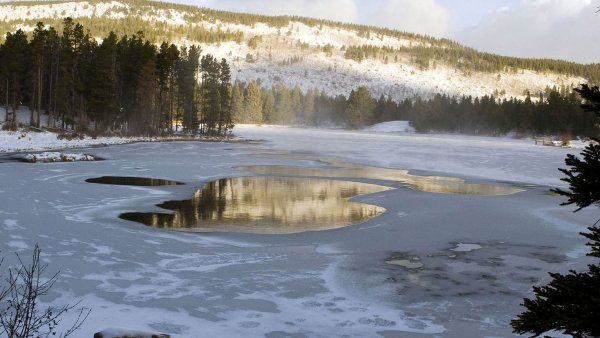 Таёжное озеро зимой