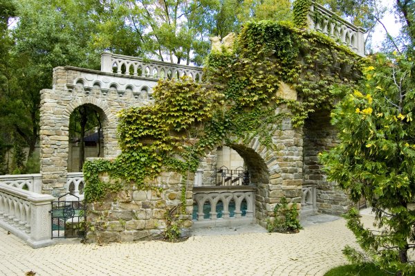 Старый парк Кабардинка замок