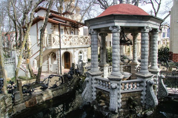 Культурный центр старый парк в Кабардинке