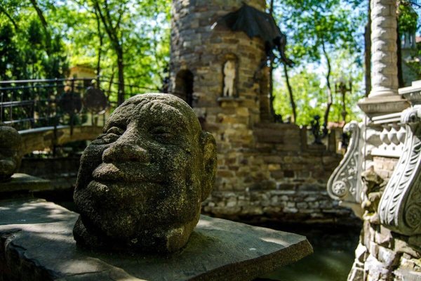 Старый парк Кабардинка пирамида