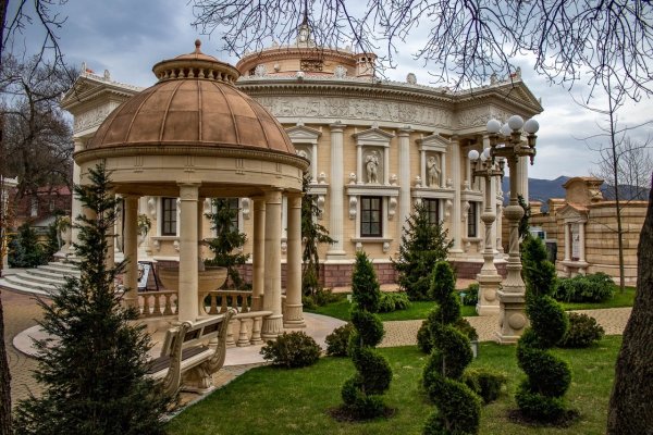 Вечерний старый парк в Кабардинке