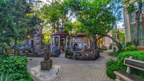 Культурный центр старый парк Геленджик