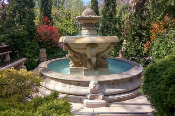 Фонтан в Старом парке Кабардинка