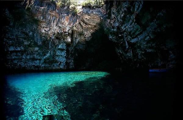 Подземное озеро Намибия