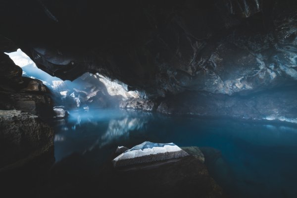 Пещера с водой