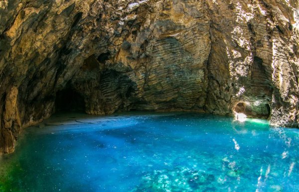 Грот провал в Пятигорске