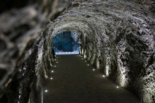 Пещерное озеро провал Пятигорск