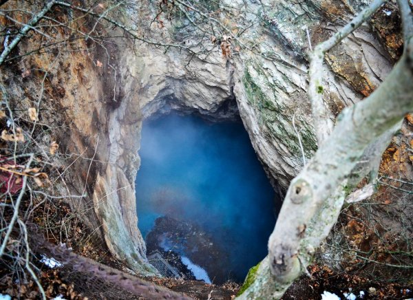 Пещерное озеро провал Пятигорск