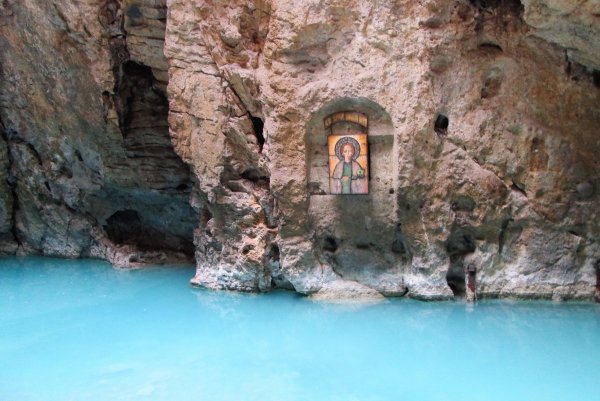 Грот провал в Пятигорске