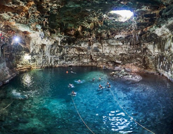 Пещерное озеро провал