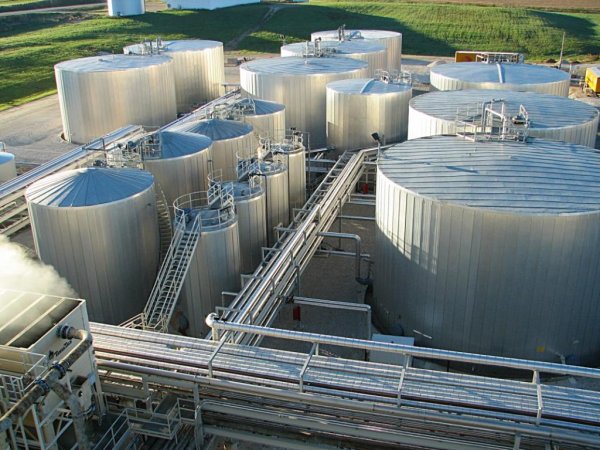 Резервуарный парк для хранения нефти