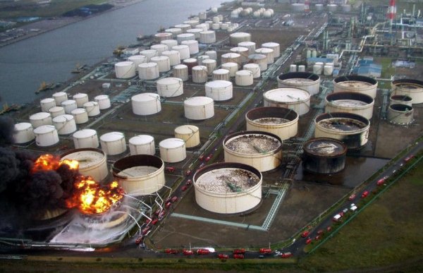 Обваловка резервуарного парка