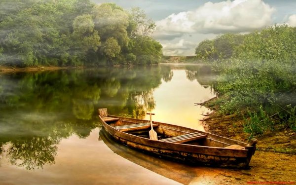 Лодка на озере