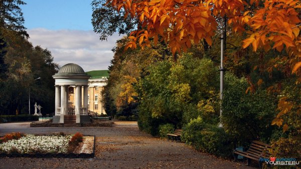 Парк Гидростроитель Волжский осень