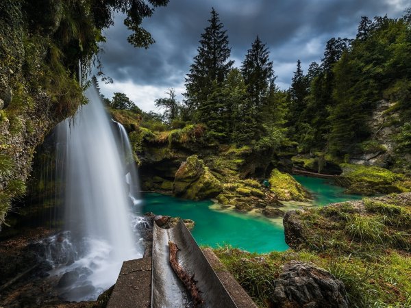 Горы водопад озеро лес