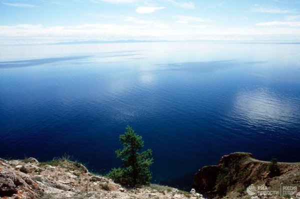 Глубокое озеро Байкал