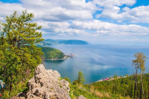 Листвянка Байкал камень Черского