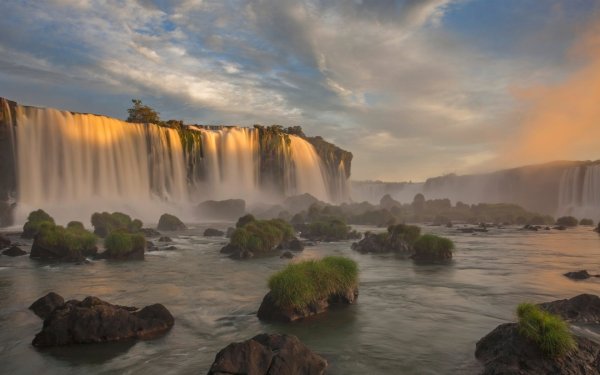 Водопад Игуасу на реке Парана