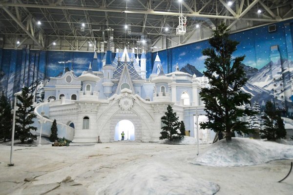 Остров мечты в Москве замок снежной королевы