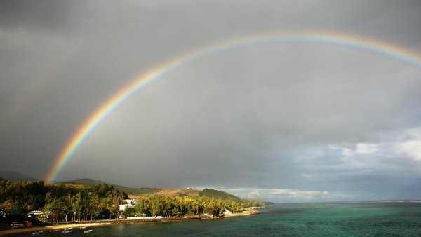 Красивая Радуга над морем