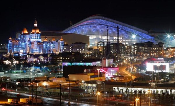 Олимпийский парк Сочи ночью