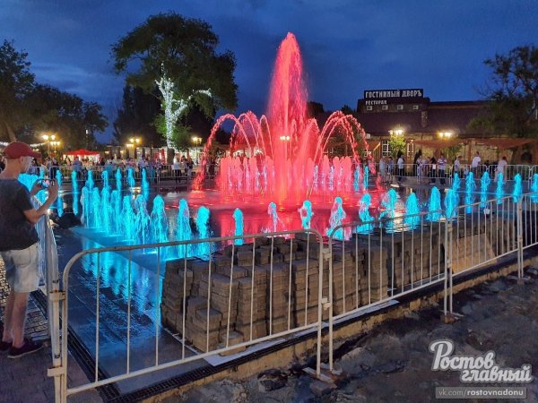 Фонтан в парке Левобережный Ростов