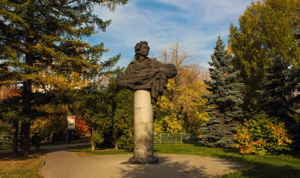 Парк Пушкина Челябинск памятники