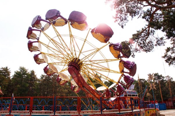 Аттракцион центрифуга Челябинск парк Гагарина