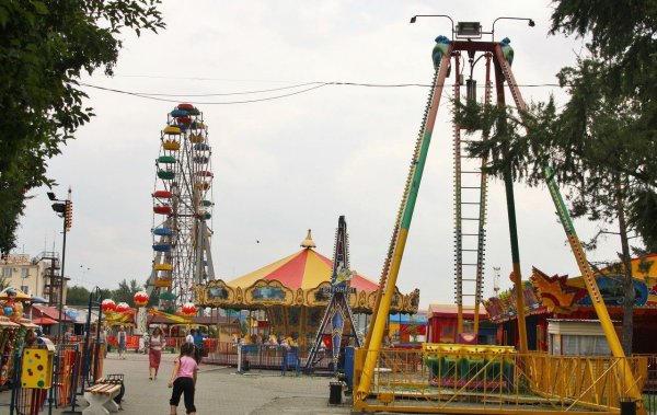 Аттракционы в парке Пушкина Челябинск