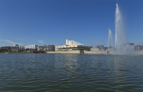 Фонтан на озере Нижний кабан в Казани