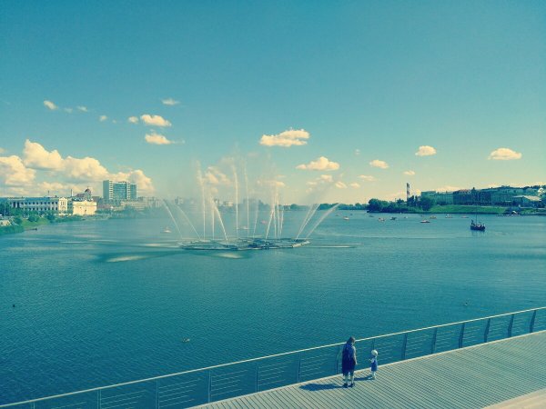 Фонтан на озере кабан