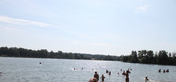 Пляж безымянного озера