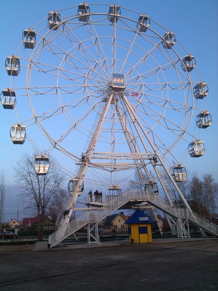 Парк в Стерлитамаке колесо обозрения