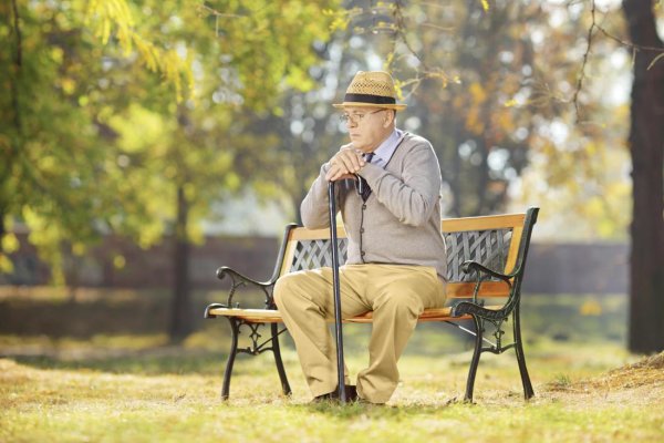 Человек на скамейке