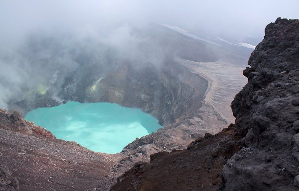 Вулкан Горелый озеро