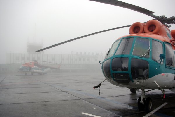 Вертолеты в пасмурную погоду
