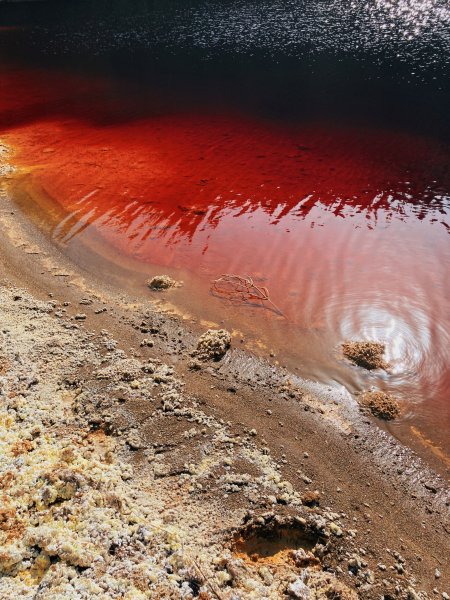 Кровавое озеро Кипр