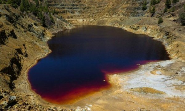 Красное озеро Хакасия