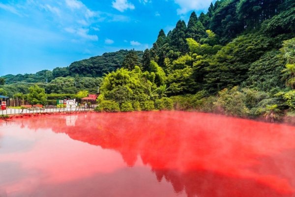 Кровавый пруд в Беппу