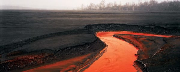 Фото дорога а по 2 сторонам кровавые озера