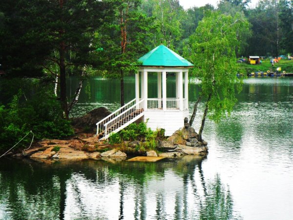 Озеро ая горный Алтай теплое